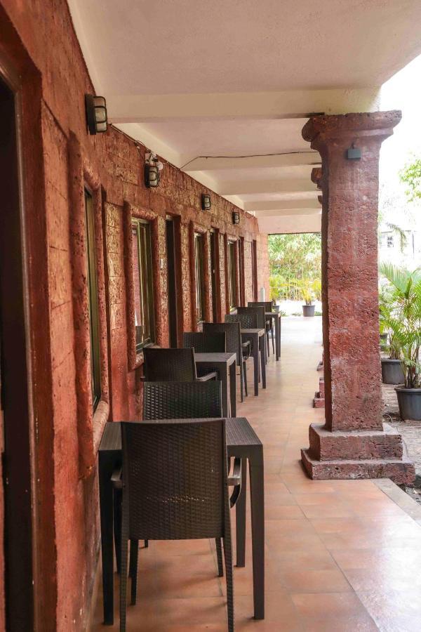 Hotel On The Rocks Mahābaleshwar Exterior foto
